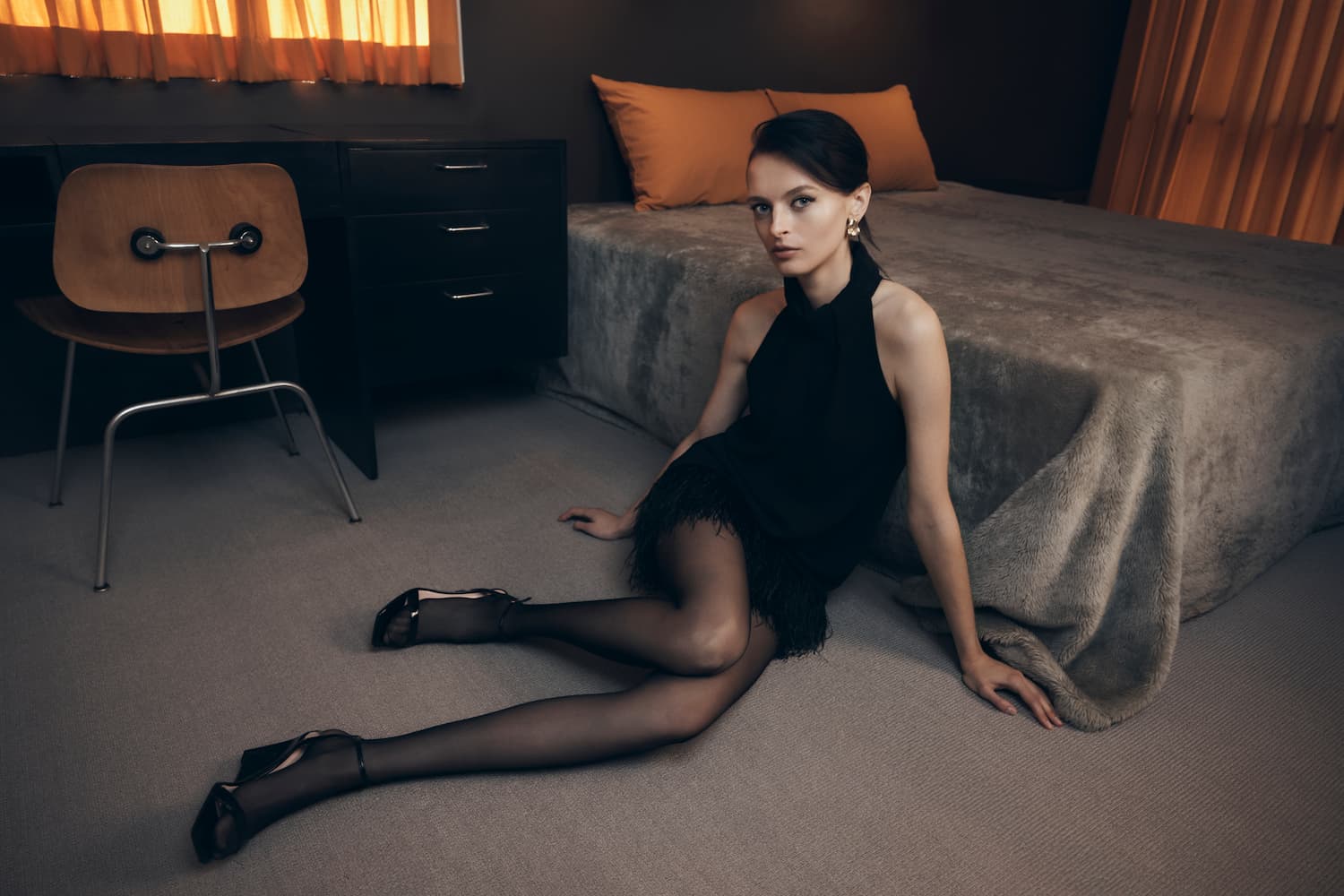 BLACK CREPE FEATHER MINI DRESS - Image 5