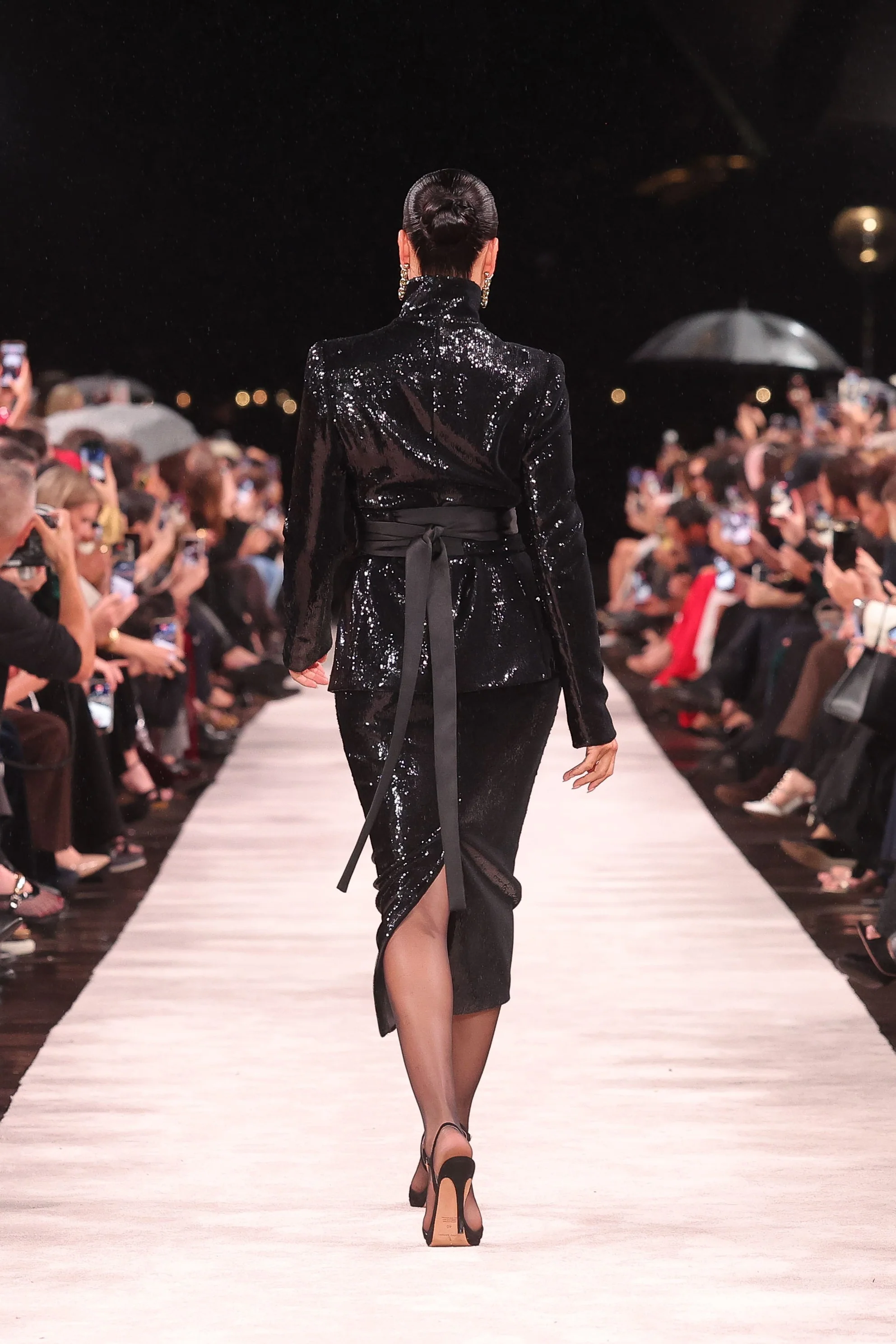 BLACK LIQUID SEQUIN FITTED DOUBLE BREASTED JACKET - Image 2