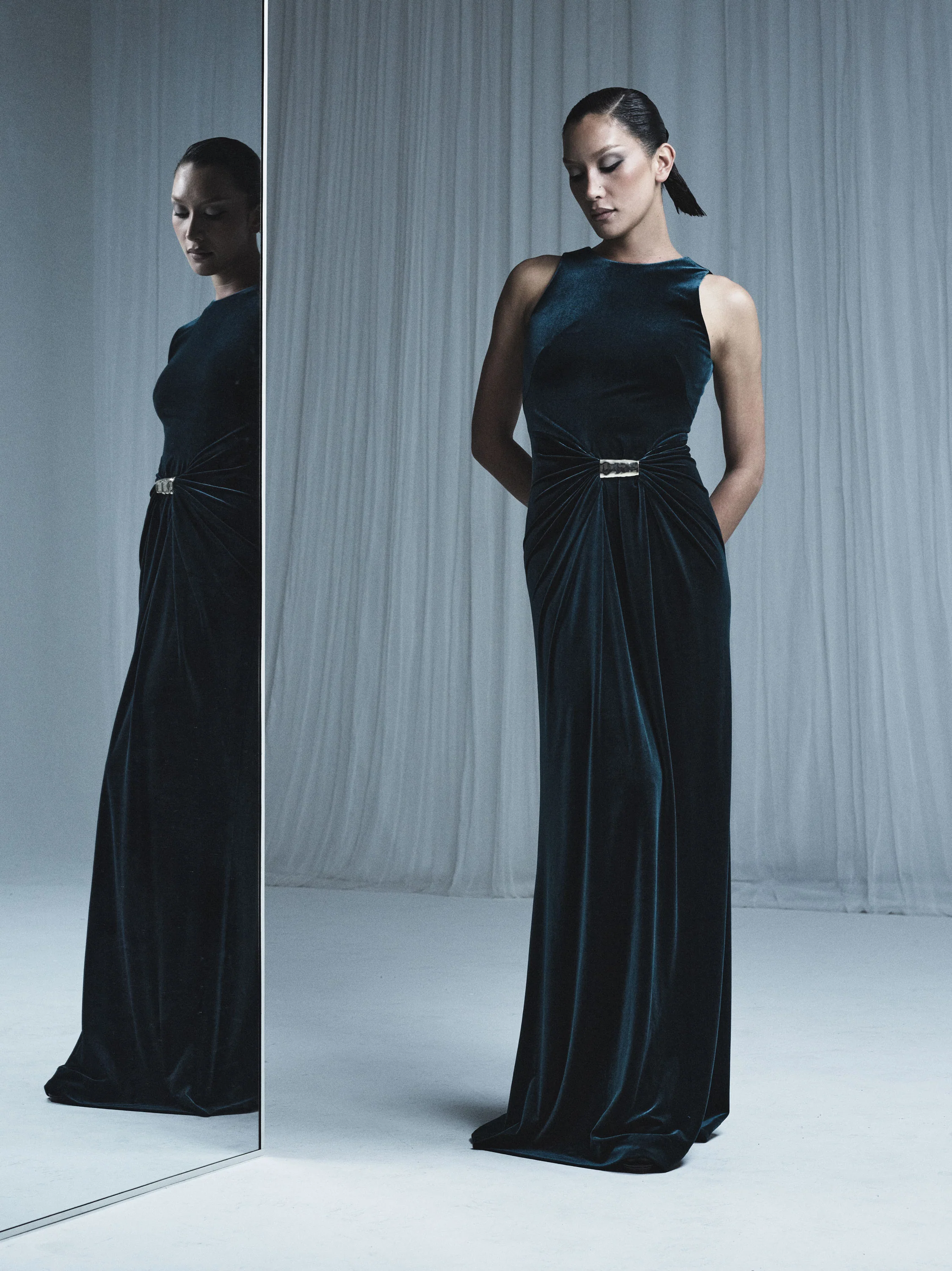 HUNTER GREEN VELVET GOLD DETAIL MAXI DRESS - Image 5