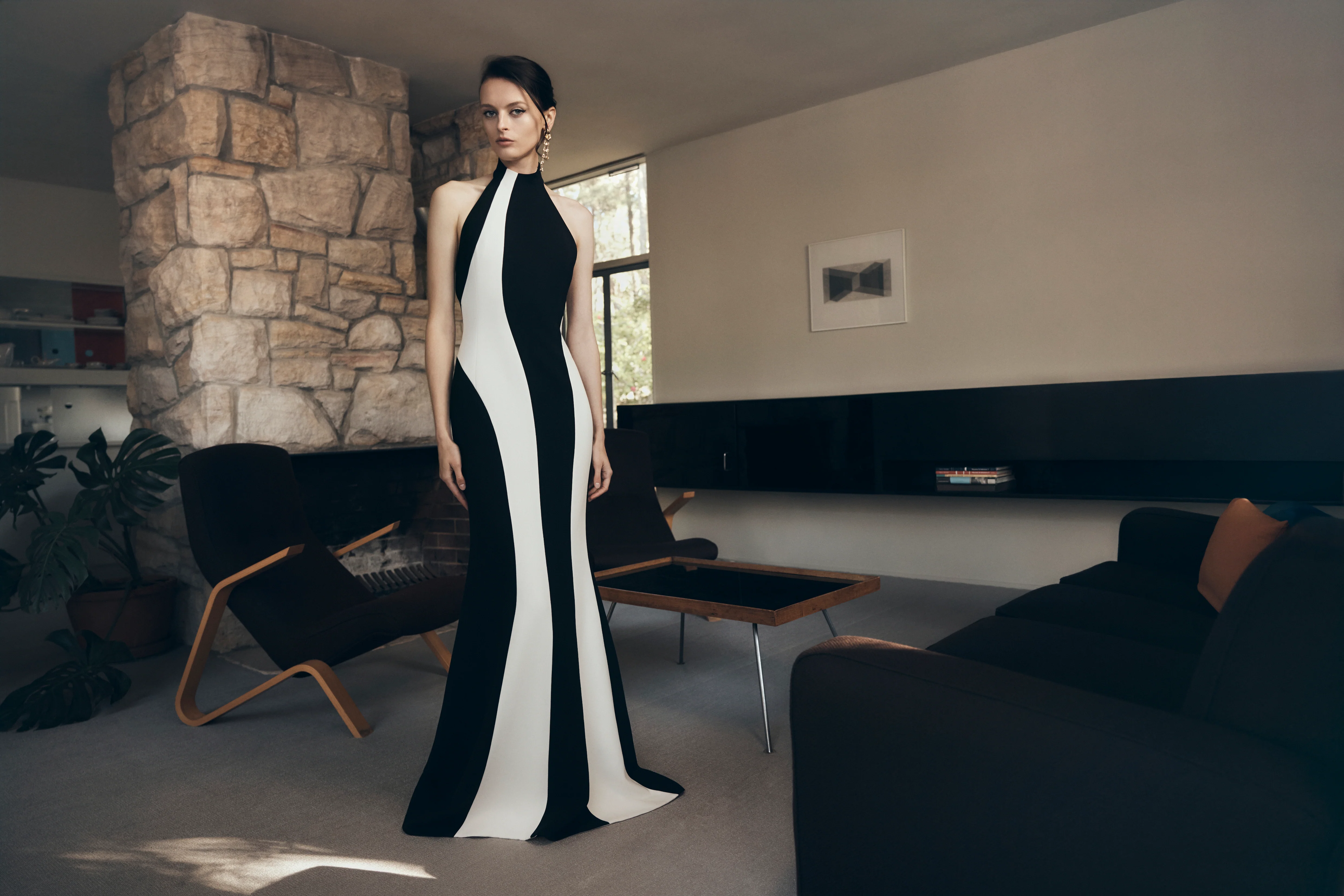 IVORY AND BLACK CREPE PANEL GOWN - Image 5