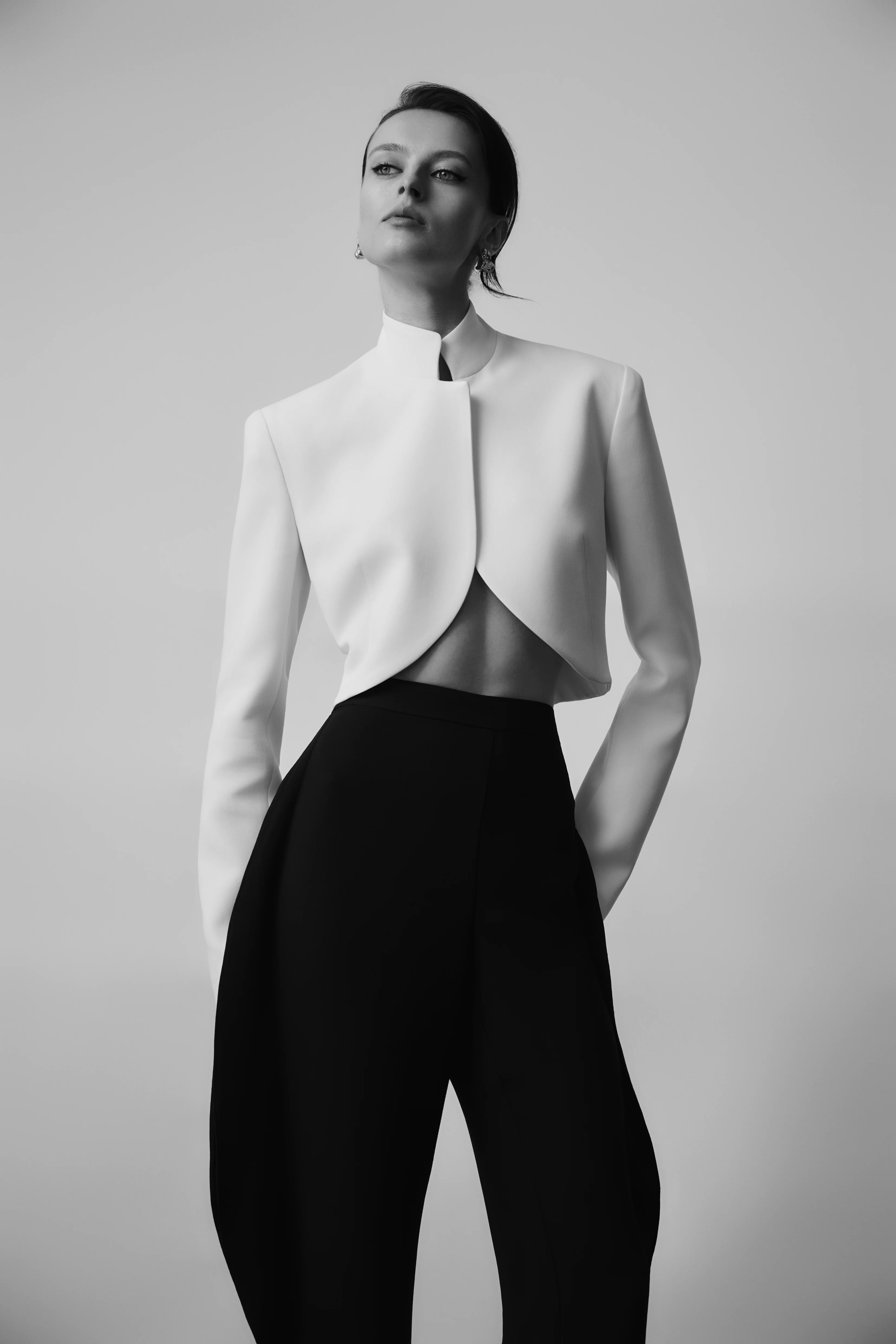 IVORY CREPE CROP JACKET - Image 4