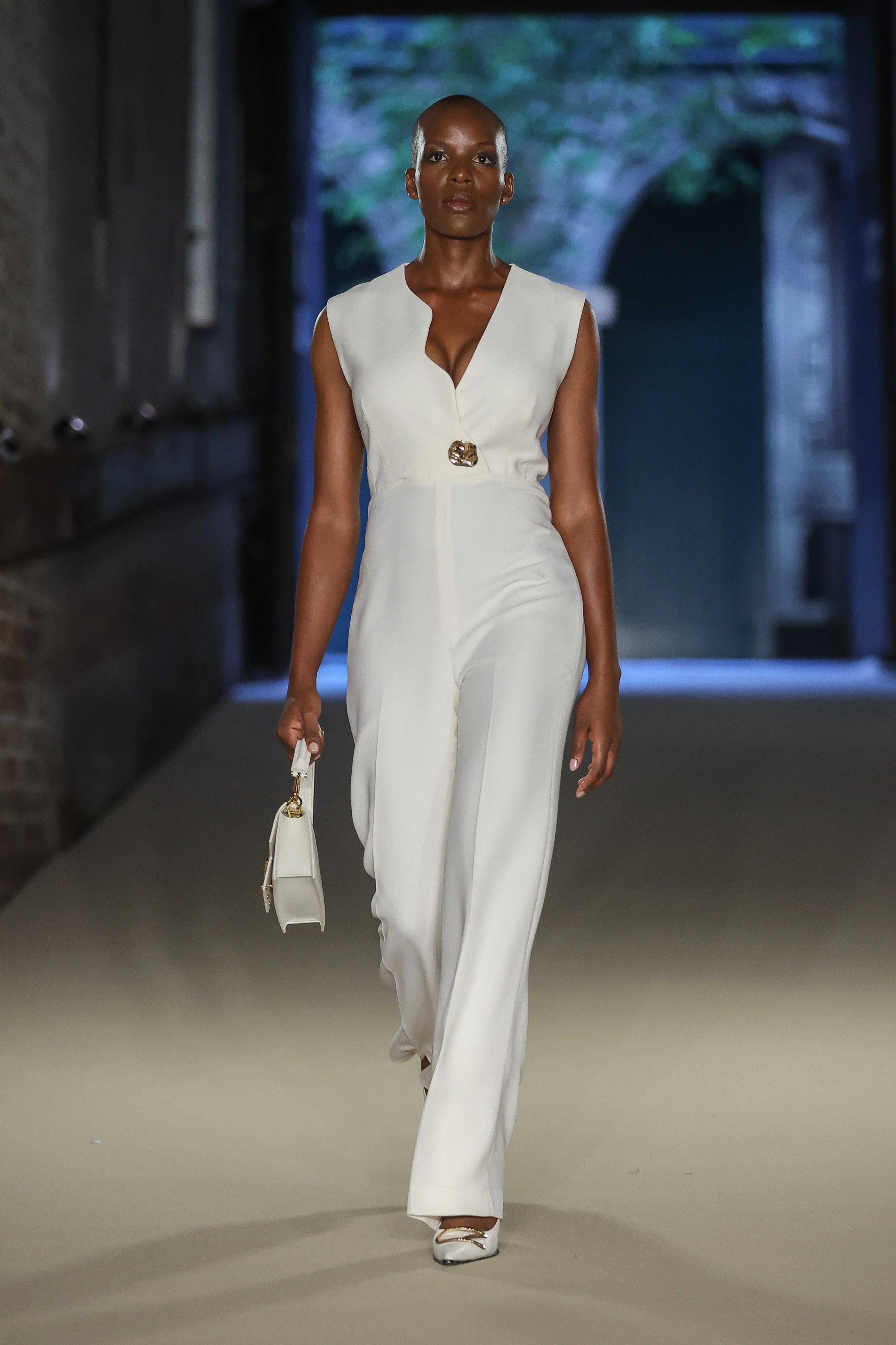 IVORY CREPE SCALLOPED JUMPSUIT - Image 6