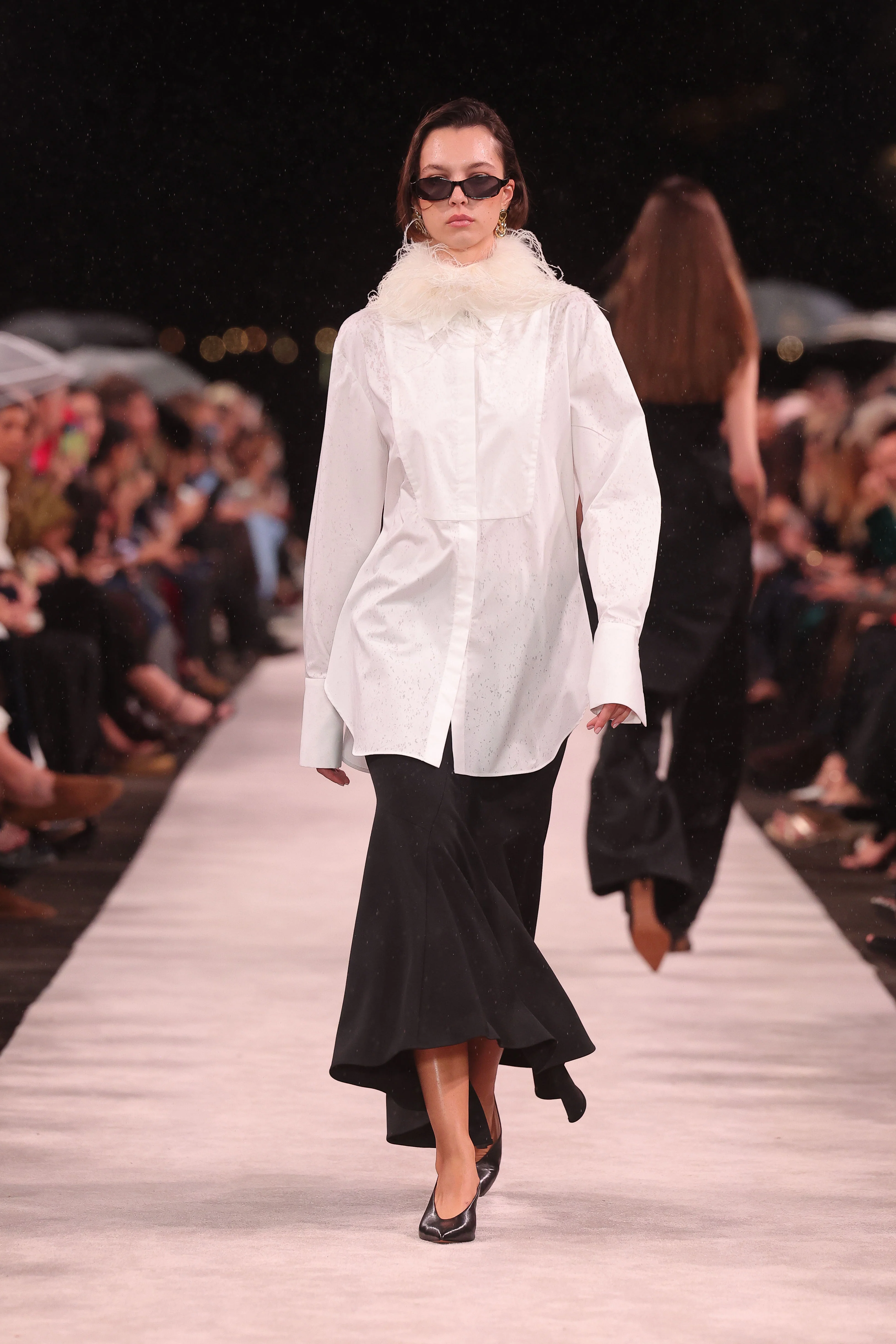 IVORY FEATHER COLLAR