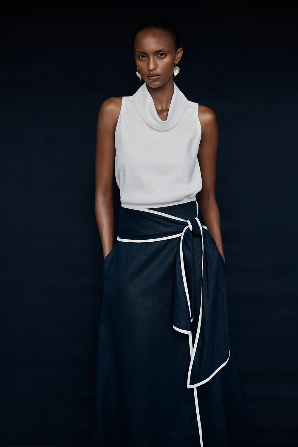 NAVY LINEN WRAP SKIRT - Image 4