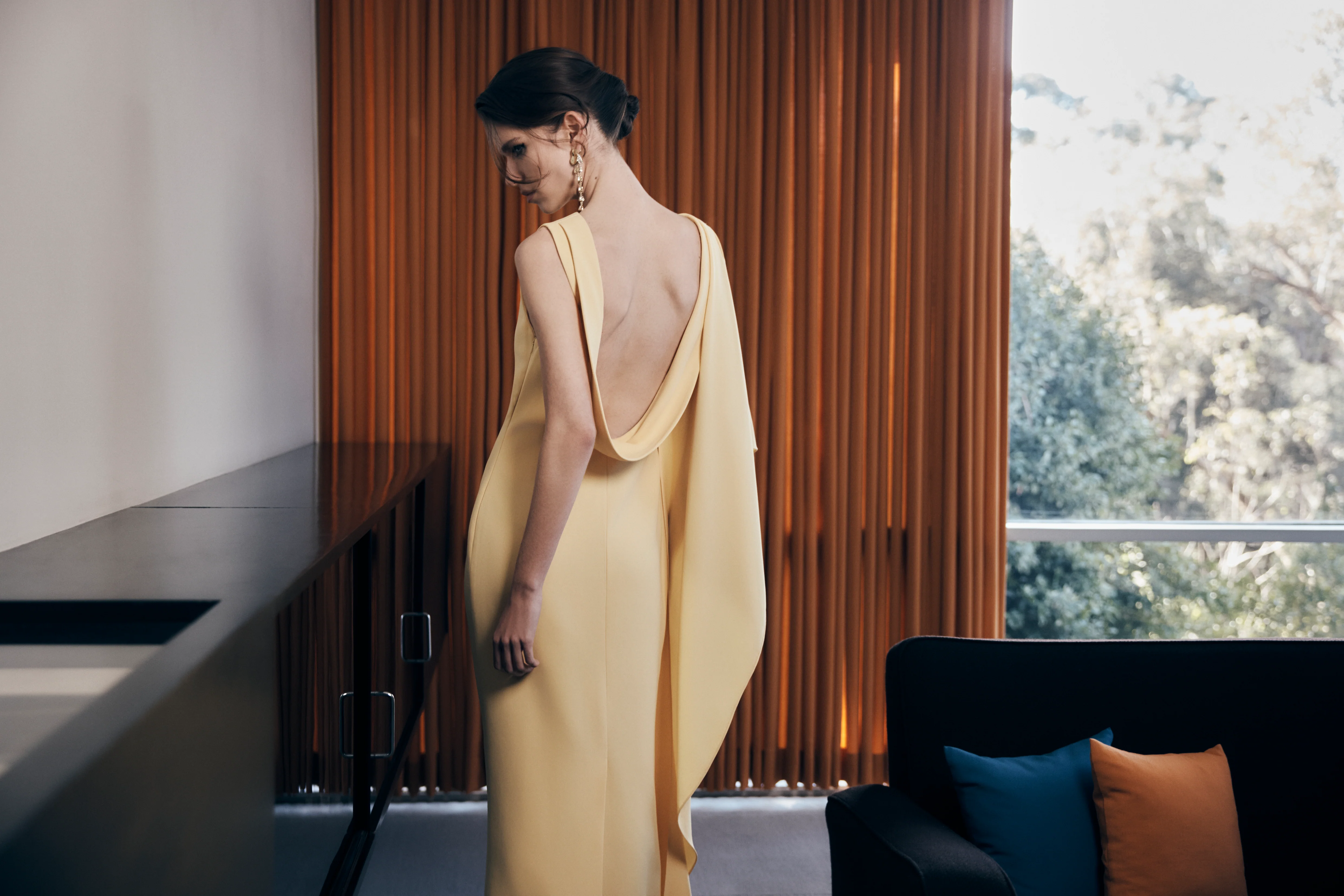POLLEN CREPE COWL BACK GOWN - Image 5