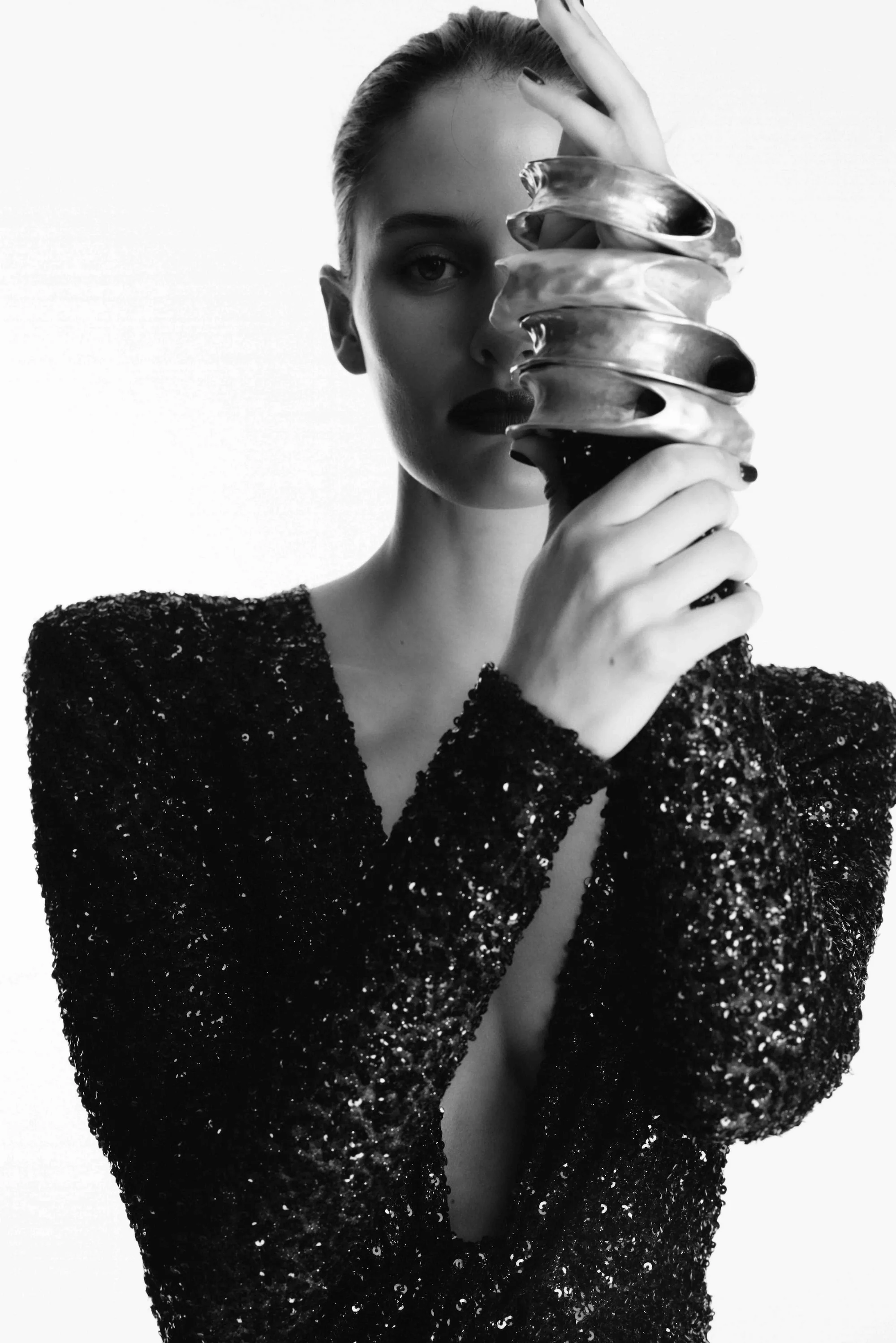 SCULPTURAL BANGLE - Image 3